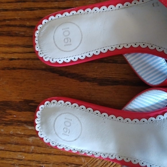 BRYERS 1901 CRISS-CROSS SLIP ON  SANDALS. - Picture 4 of 7